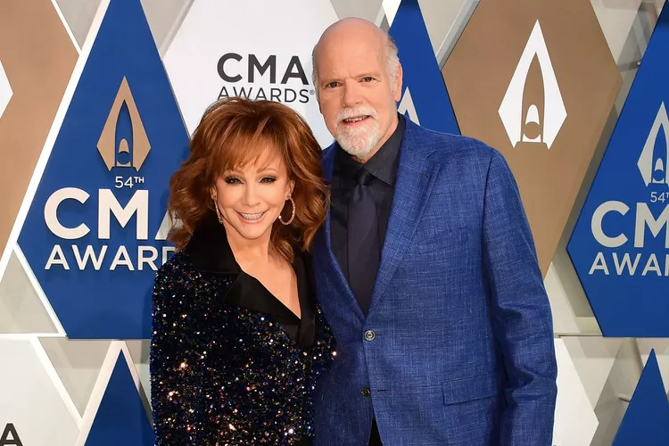 Who Is Reba Mcentire Dating?